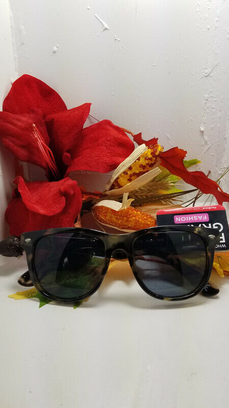 Foster Grant black Plastic Sunglasses