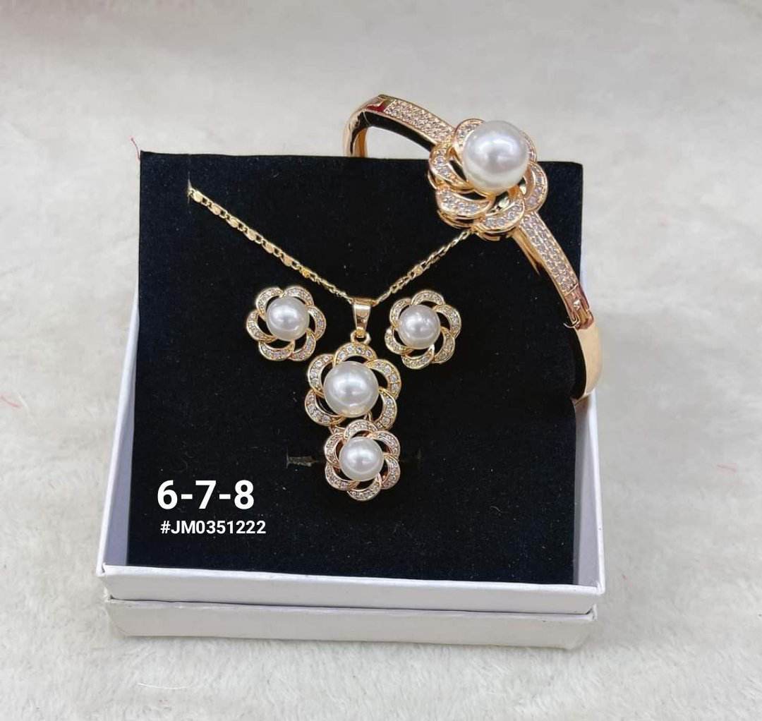 I Can't Believe It's Not Gold pearl in flower